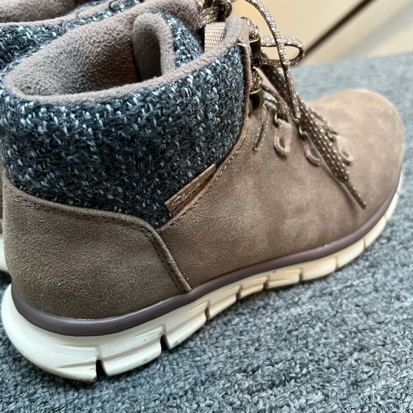 🌸 Skechers Synergy Cold Daze Casual Boots Women's Taupe - Picture 9 of 10
